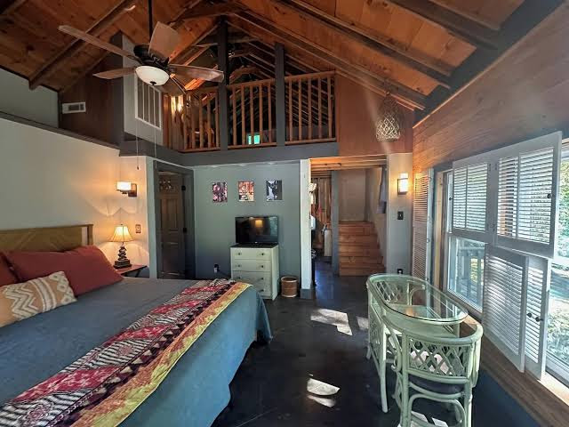 Cute studio with loft in charming Trussville — Loft in Trussville, Alabama