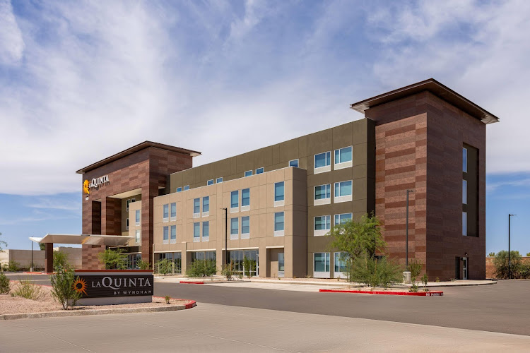 La Quinta Inn & Suites by Wyndham Phoenix West / Glendale — Hotel & Resort in Avondale, Arizona