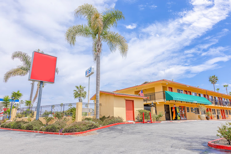 Hotel Avenida - Oceanside Camp Pendleton — Hotel & Resort in Oceanside, California