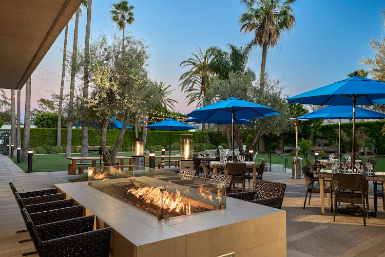 21 Square Bar + Kitchen — Restaurant with Private Dining in Torrance, California