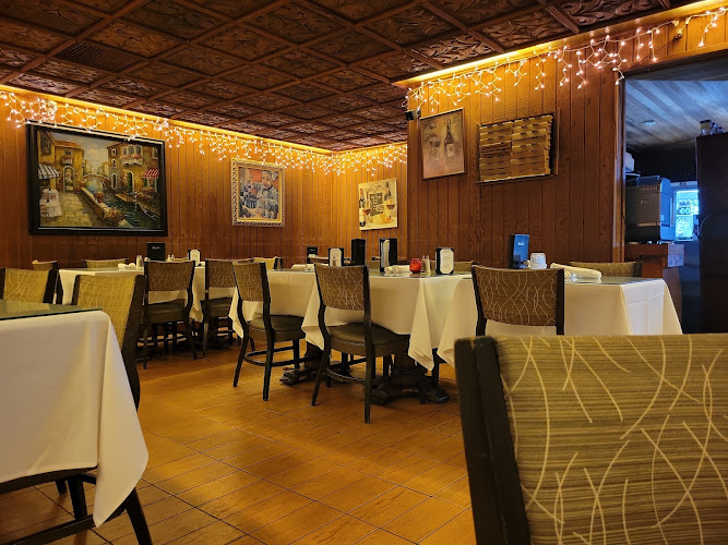 Hank's Italian Restaurant — Restaurant with Private Dining in Torrance, California