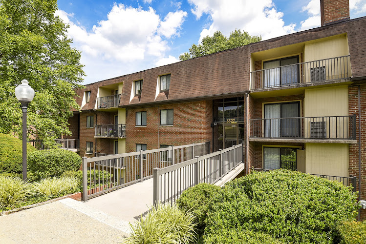 Fairway Park Apartments & Townhomes - photo