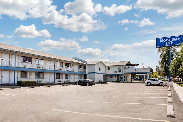Rodeway Inn Coeur d'Alene — Hotel & Resort in Hayden, Idaho