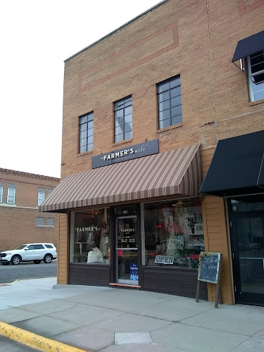 Farmers Wife — Barn or Farm in Newton, Iowa