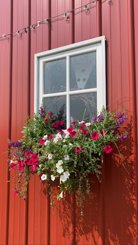 The Tin Roof Vineyard farm — Barn or Farm in Newton, Iowa