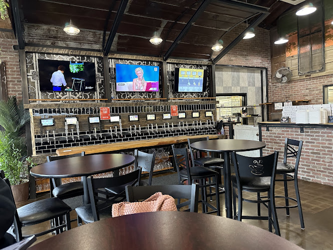 The Hub Brick Oven & Brewery - photo