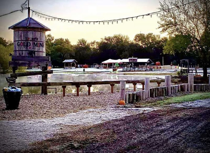 Ol' Yale Farms — Barn or Farm in Pittsburg, Kansas