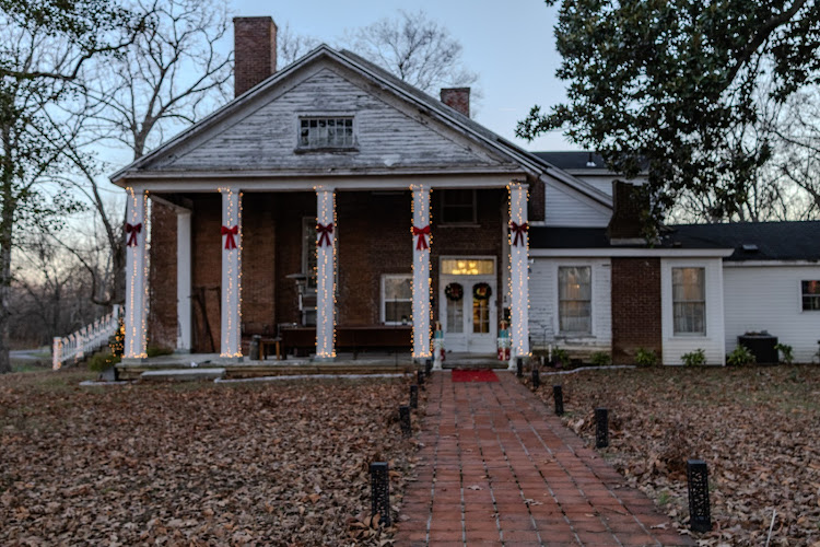 The Knight House KY — Historic Mansion in Hopkinsville, Kentucky