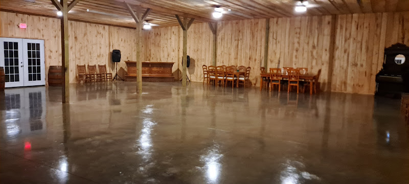 Kentucky Hills Rustic Barn Venue — Barn or Farm in Middletown, Kentucky