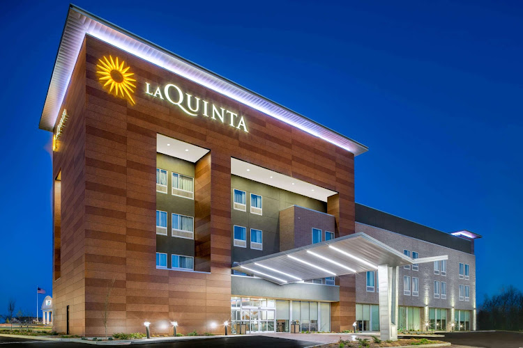 La Quinta Inn & Suites by Wyndham Louisville NE/Old Henry Rd - photo