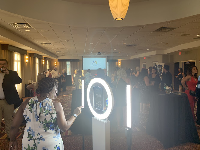 Picture Perfect Photo Booth Rentals Pikeville Kentucky — Art Gallery in Pikeville, Kentucky