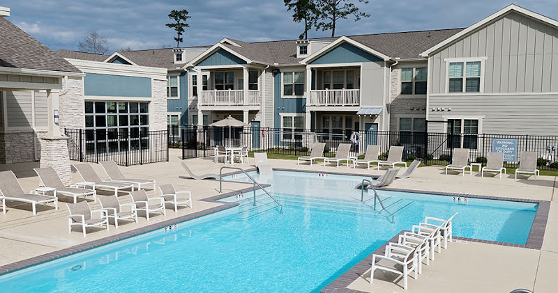 Retreat at River Chase Apartments — Hotel & Resort in Covington, Louisiana