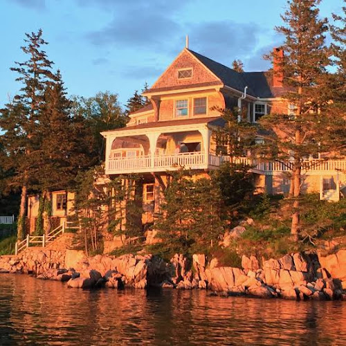 Historic Maine Summer Cottage with private beach, 8BR, 3BA - photo
