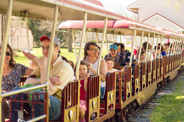 Wheaton Miniature Train & Carousel - corporateevents.at