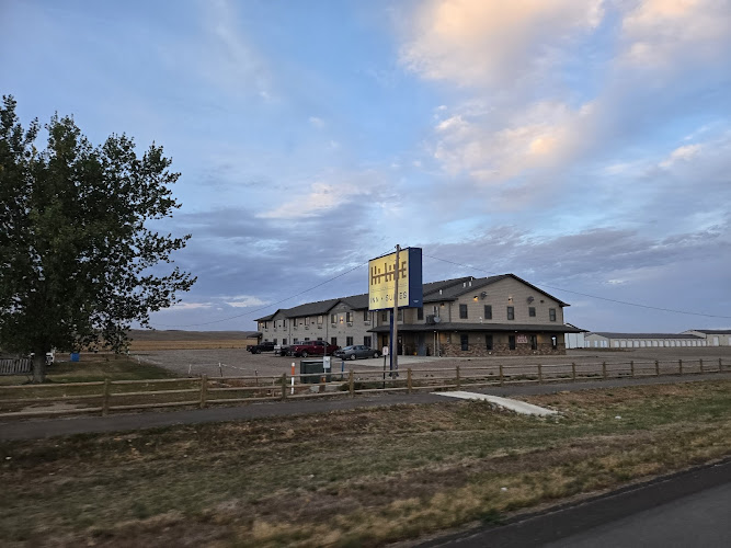 Hi-Line Inn & Suites - photo
