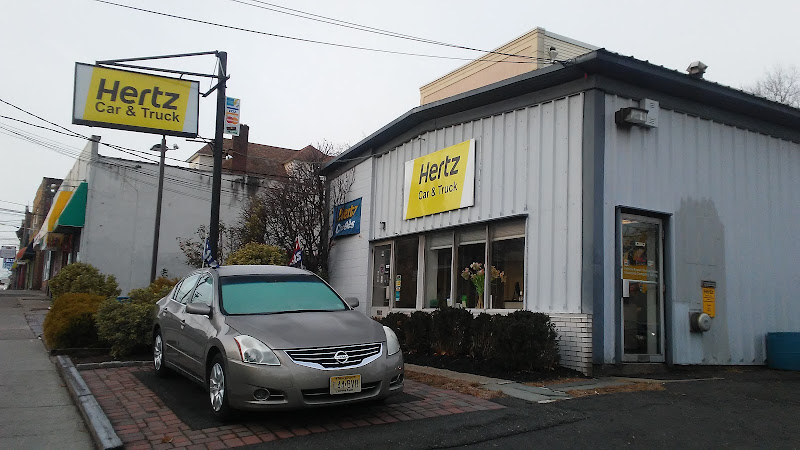 Hertz Car & Truck Rental - photo