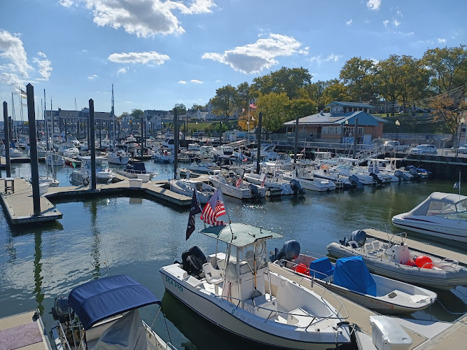 Perth Amboy Municipal Marina — Yacht Club in Perth Amboy, New Jersey