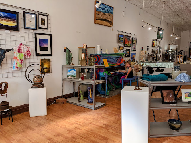 Feat of clay artists’ co-op — Art Gallery in Aztec, New Mexico