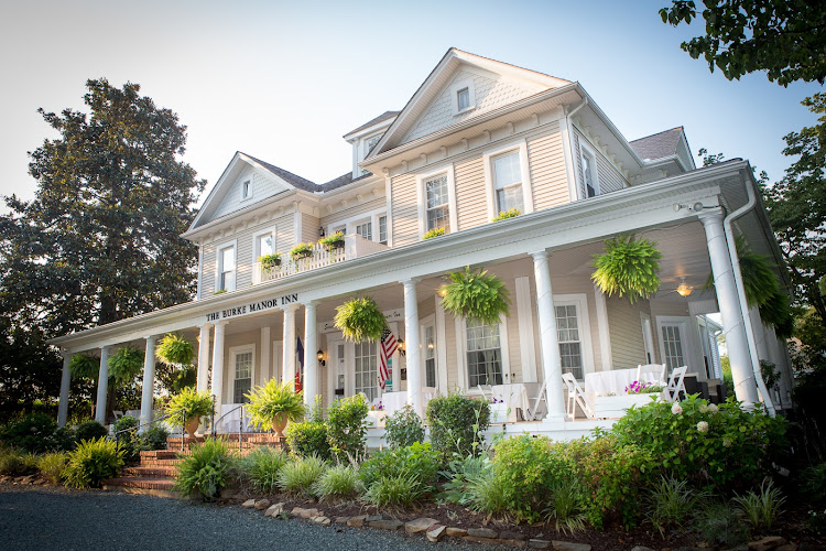Burke Manor Inn & Pavilion — Country Club in Burlington, North Carolina