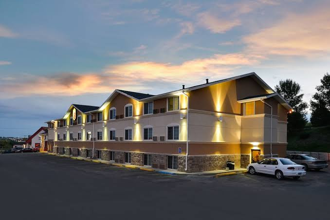 Super 8 by Wyndham Minot Airport - photo