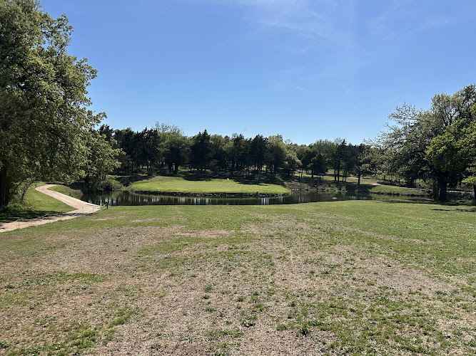 Surrey Hills Golf Club — Country Club in Yukon, Oklahoma