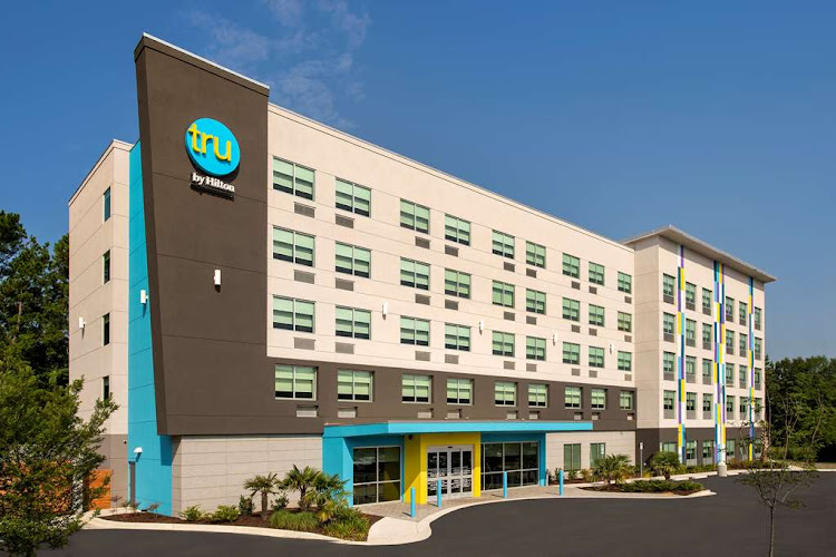 Tru by Hilton Charleston Ashley Phosphate — Hotel & Resort in Hanahan, South Carolina
