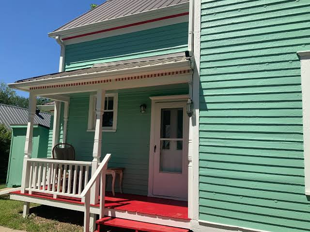 Charming 3-bedroom victorian in downtown Vermillion — Historic Mansion in Vermillion, South Dakota