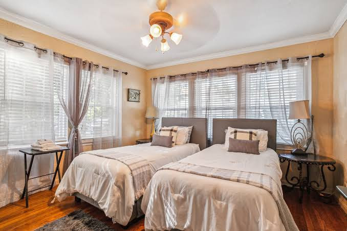 The Old Downtown Historic Grand Prairie House - corporateevents.at