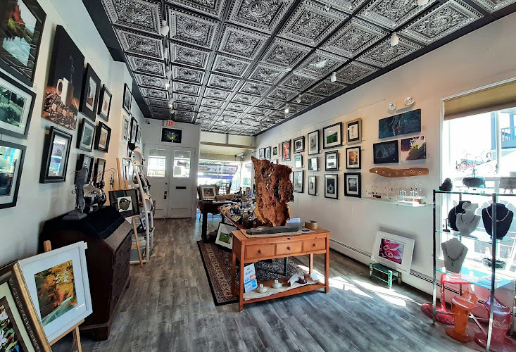 Sydscompufix/Little Cricket Art Gallery — Art Gallery in Ludlow, Vermont