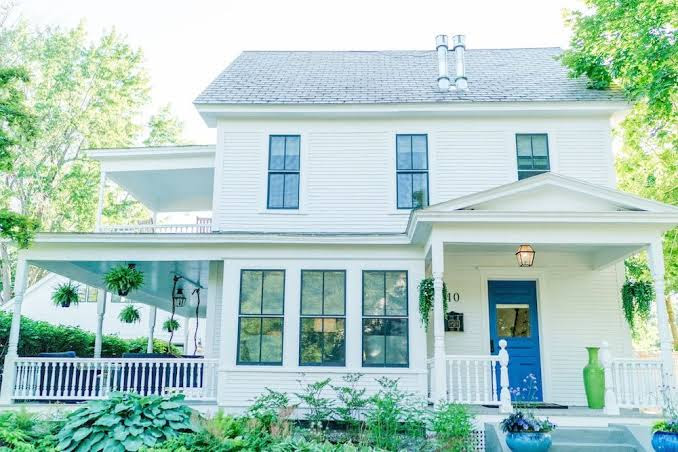 Middlebury, VT Newly renovated four bedroom Luxury Home (sleeps 8) — Historic Mansion in Middlebury, Vermont