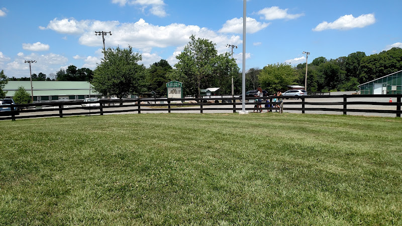 Frying Pan Farm Park - Parking Lot - corporateevents.at