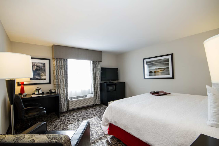 Hampton Inn & Suites DuPont - corporateevents.at
