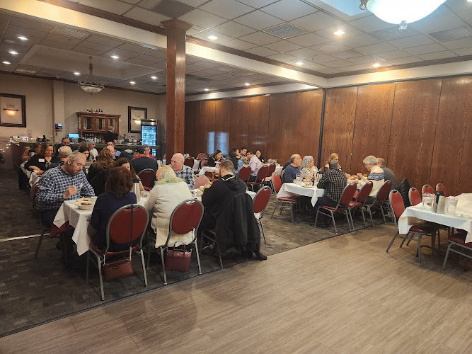 Meyer's Restaurant Bar & Banquet Hall — Country Club in Greenfield, Wisconsin