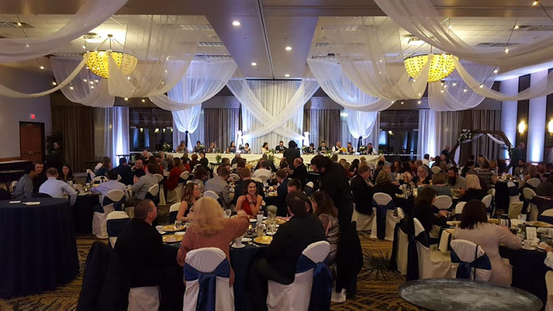 Bridgewood Weddings — Aquarium in Neenah, Wisconsin