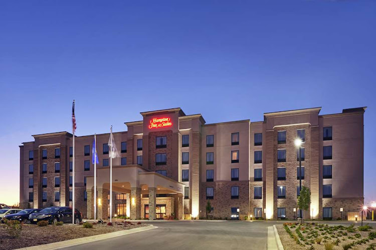 Hampton Inn & Suites Milwaukee/Franklin - photo