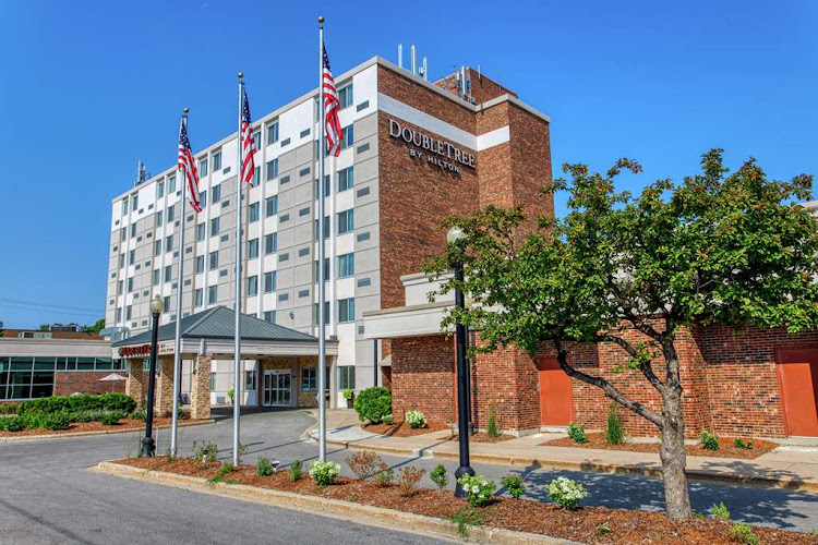 DoubleTree by Hilton Neenah — Conference Center in Oshkosh, Wisconsin