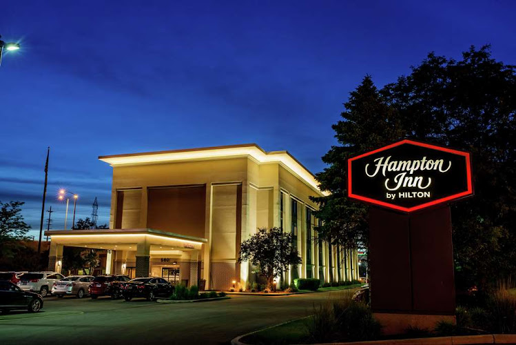 Hampton Inn Milwaukee-Northwest — Hotel & Resort in Wauwatosa, Wisconsin