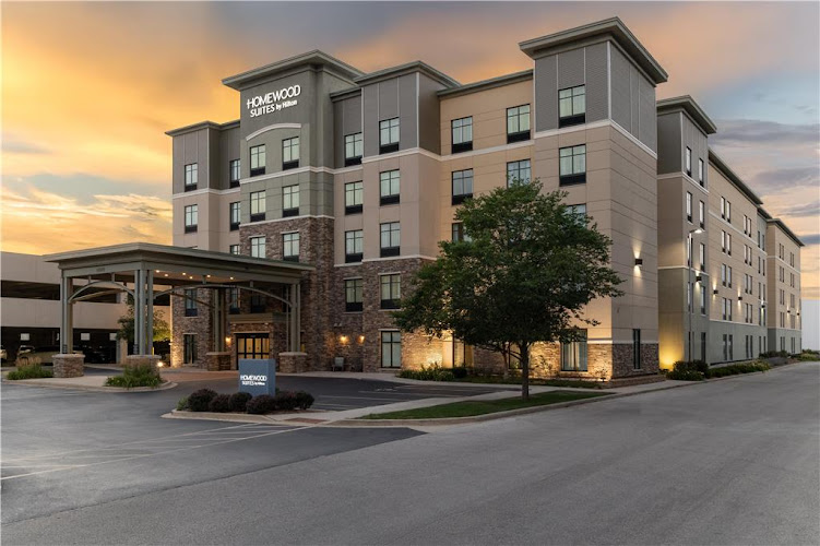 Homewood Suites by Hilton Wauwatosa Milwaukee — Hotel & Resort in Wauwatosa, Wisconsin