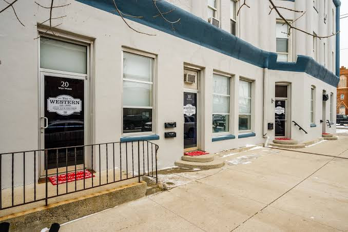 Buffalo Bill Hideout | Historic 1895 Western Retreat in Downtown Sheridan Wyoming | Queen Bed, Smart TV, Free Parking & EV Charger | Walkable to Main Street Shops, Dining & Nightlife — Historic Mansion in Sheridan, Wyoming